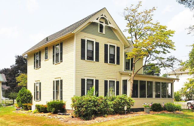 charming home in Clinton, Ohio