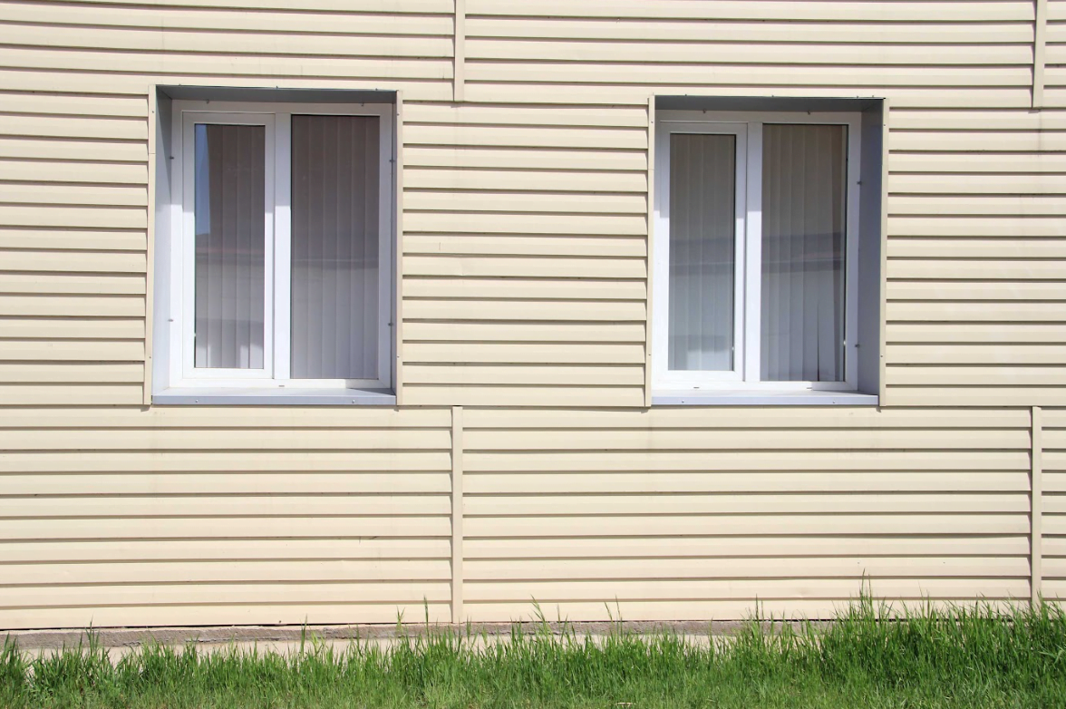 when to replace siding in Akron