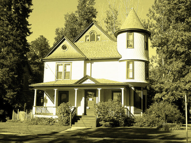 Victorian era style home in Stow, OH