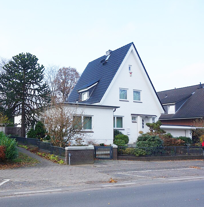 Gable-roof-style-popular-in-the-early-1800s