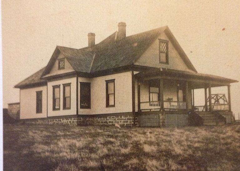 Folk-victorian-home-middlebranch-ohio-early-19th-century.
