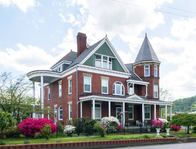 Victorian-architecture-mansion-in-Lima-Ohio