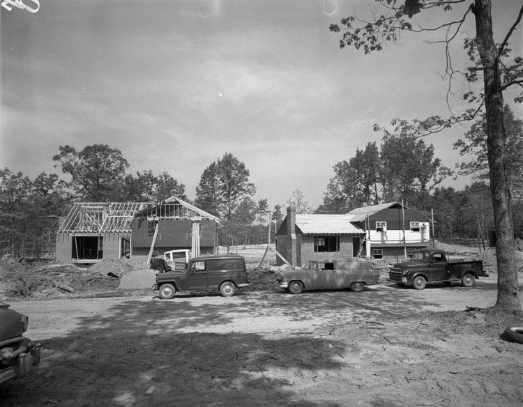Houses-under-construction-1950s